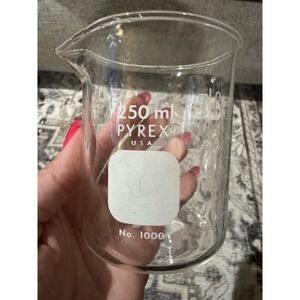 PYREX 250 ML Glass Beaker Measuring Glass  Made In USA vintage